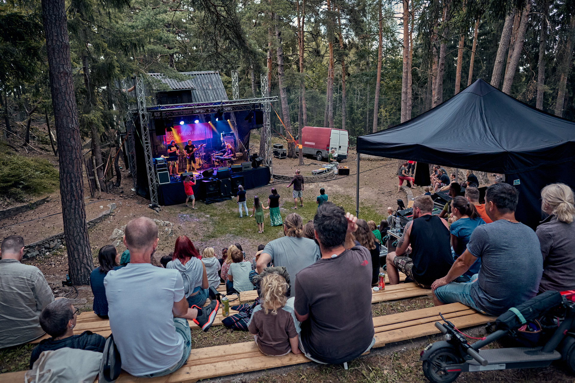 LESN� DIVADLO SKALKA - PODLES�