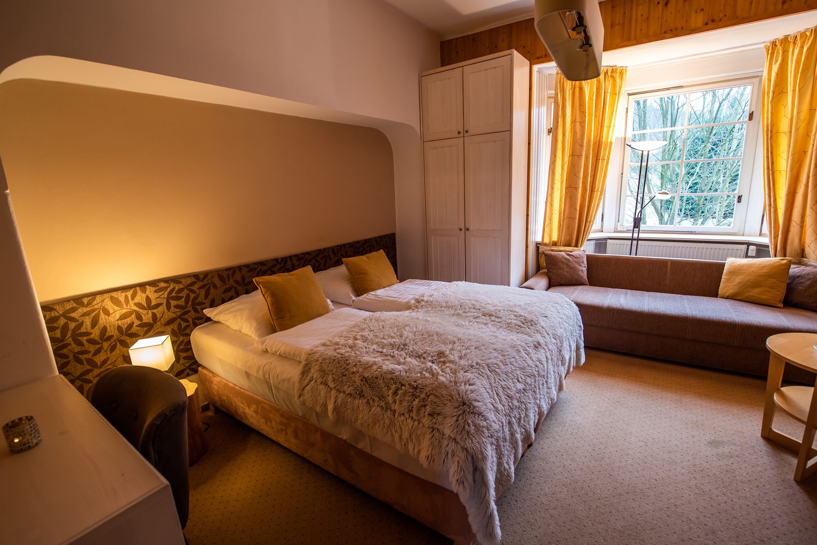 HOTEL & GARDEN **** U HOLUB� - �ELADN�