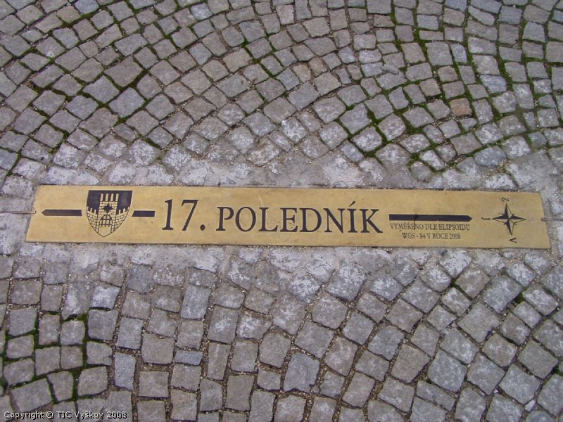 17. poledn�k proch�zej�c� Vy�kovem